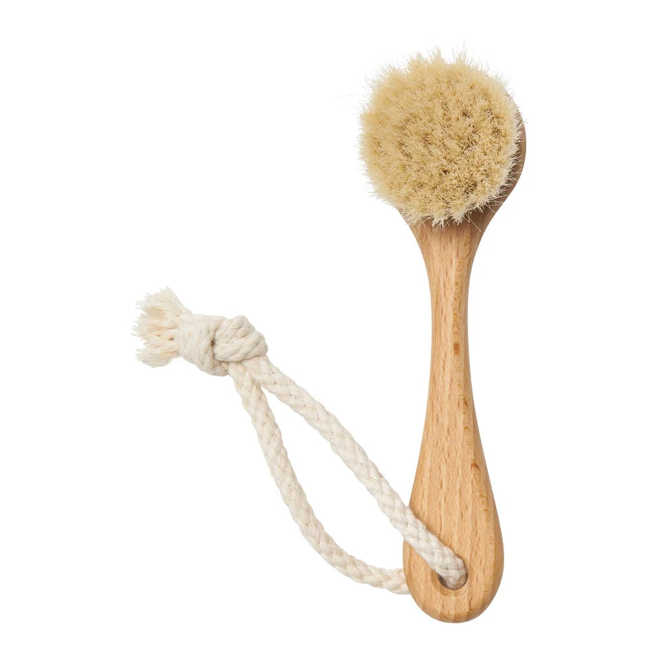 Wooden or plastic face brush