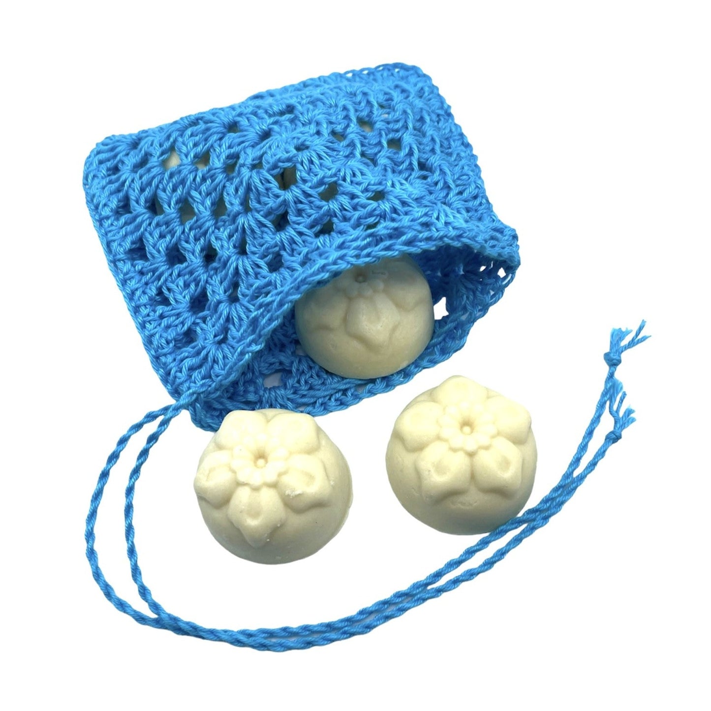 Bath pralines with small crocheted bag