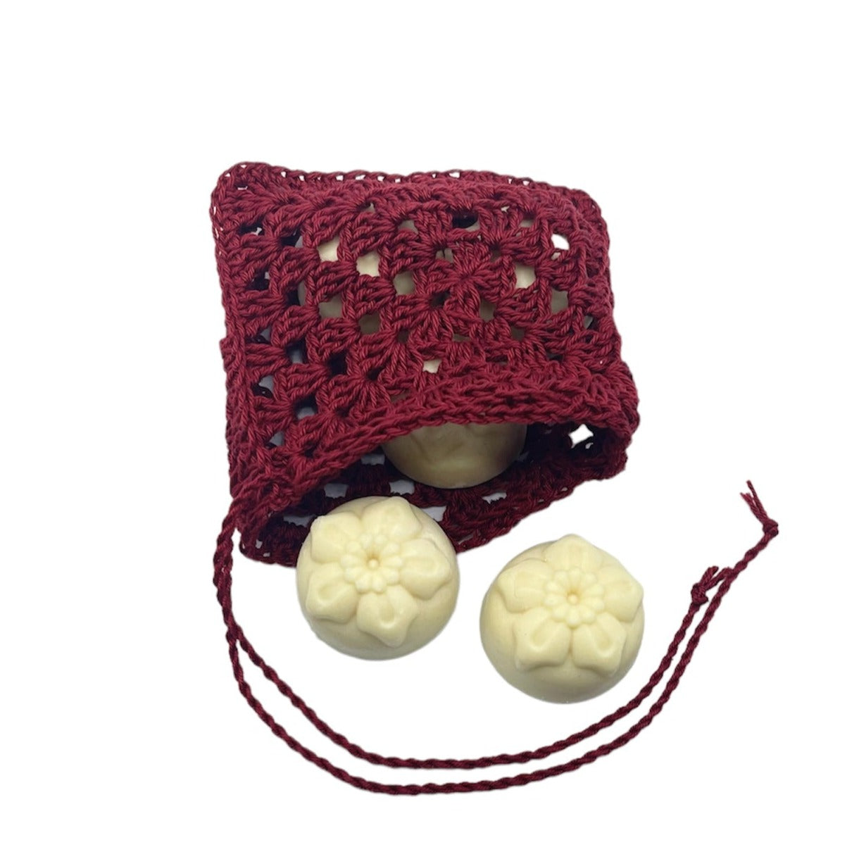 Bath pralines with small crocheted bag