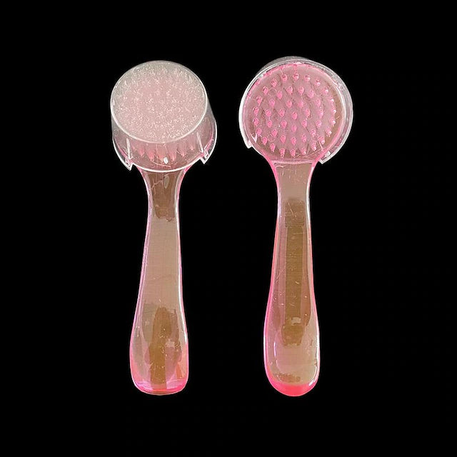 Wooden or plastic face brush